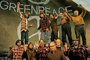 The crew of the founding voyage<br>(http://www.greenpeace.org/<br>international/about/<br>history/founders)