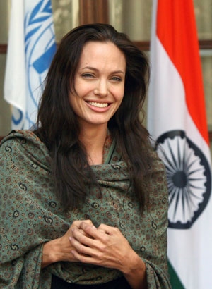 <a href=http://www.chinadaily.com.cn/entertainment/2007-03/02/xin_490304021732009943729.jpg>Angelina</a>