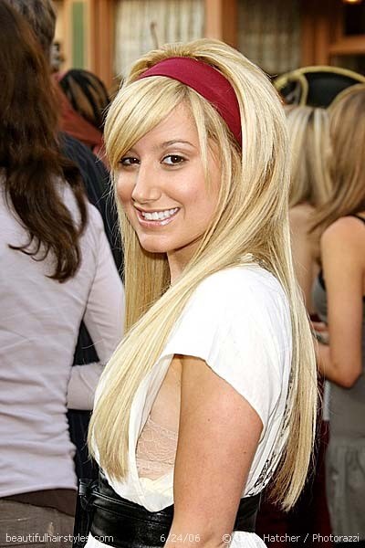 <a href=http://www.exposay.com/celebrity-photos/ashley-tisdale-pirates-of-the-caribbean-dead-mans-chest-world-premiere-arrivals-Iiv5rW.jpg>Ashley Tisdale</a>