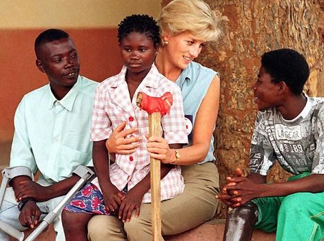 Diana talking to landmine victims (http://images.google.ca/images?hl=en&um=1&sa=1&q=princess+diana+landmines+victims&aq=f&oq   Date of access: May 5, 2009  )
