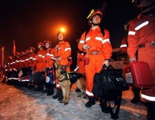 Members of the China International Search and Rescue Team (http://www.csmonitor.com/)