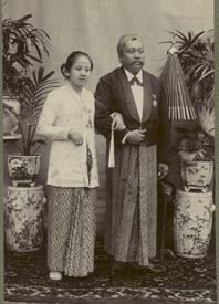 Kartini and her husband (wikipedia.org)