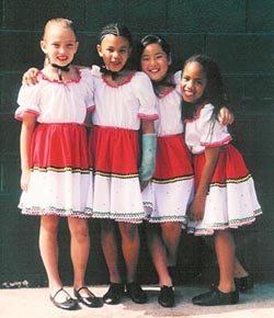 Samantha is the blonde girl on the left side.
