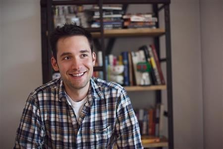 Alexis Ohanian (https://assets.about.me/background/alexis_13282914 ())