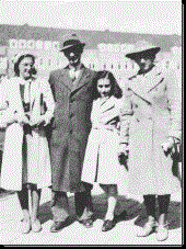 Anne frank and family (http://www.annefrank.com/af_life/)