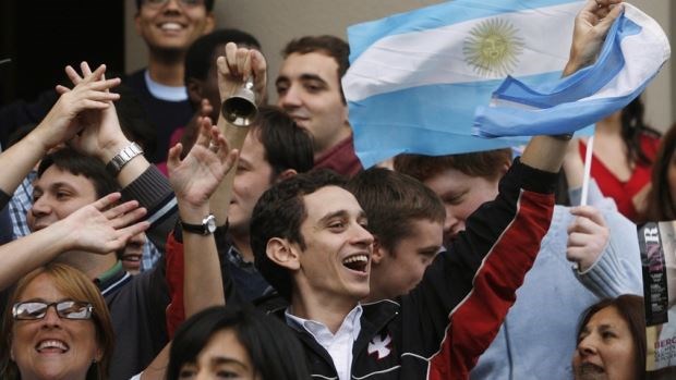 Argentinians celebrating the papal election (fusion.net (Lalo Yasky/Getty Images))