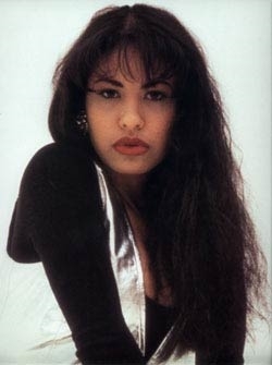 Selena (http://alwaysselena.org/selena/pics/gal52.jpg)