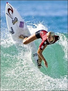 Bethany Hamilton Surfing After the Attack. (sallyseashell.blogspot.com (Unkown))