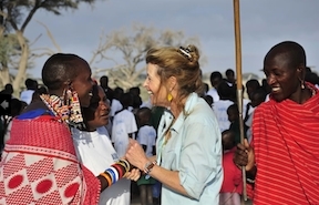 Teri with Maasai villagers (askenya.org ())