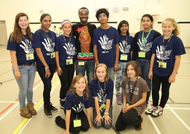Mohamed Sidibay and students from W.H. Day Elementary School (Photo from Mali Bickley)