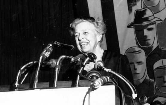 Eleanor speaking at a podium at an AFL-CIO event (http://www.yesmagazine.org (Peter Dreier))