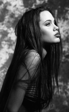 young Angelina (pinterest  ())