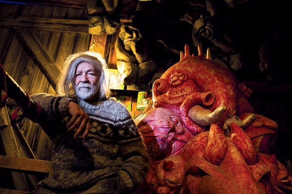 PUPPETS WITH A PURPOSE: Peter Schumann is founder and director of the experimental Bread and Puppet Theater in Glover, Vt. <P>Ann Hermes/Staff