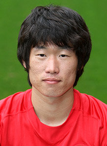 Ji-Sung Park&#39;s looks (http://img.skysports.com/08/09/218x298/Manchester-United-2008-Photocall-JiSung-Park_1229927.jpg) - g229954_u78130_Ji-Sung