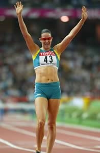 Jana raises her hands in triumph (http://www.athletics.org.au/<br>athletes/profiles/profile.cfm?ObjectID=246)