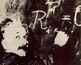  Einstein working on equations<br>(http://www.aquila.free.fr/scientifiques.htm)