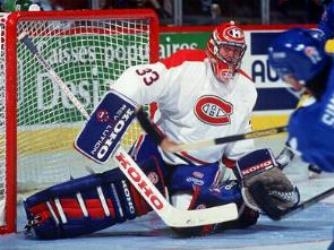 Roy sliding across to make the save. (http://www.sportsecyclopedia.com/nhl/montreal/Royhabs.jpg)