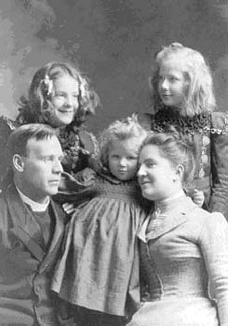 Emily Murphy and her family (http://www.edukits.ca/famous/photo_f5_murphy.html)