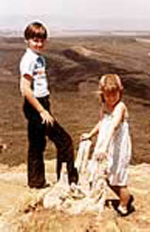 Dan and Amy Eldon as children