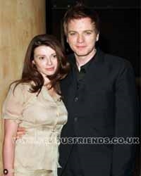 Ewan and his wife (www.famousfriend.co.uk)