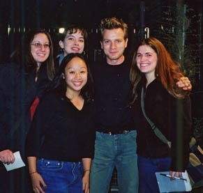 with his fans (www.google.co.id search: Ewan McGregor)