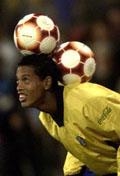 Ronaldinho balancing soccer balls on his head (yahoo images)