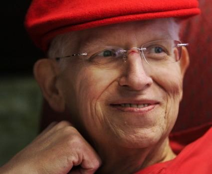 <a href=http://www.saukvalley.com/content/articles/2006/11/19/news/national/287674091312872.jpg>Secret Santa Larry Stewart</a>