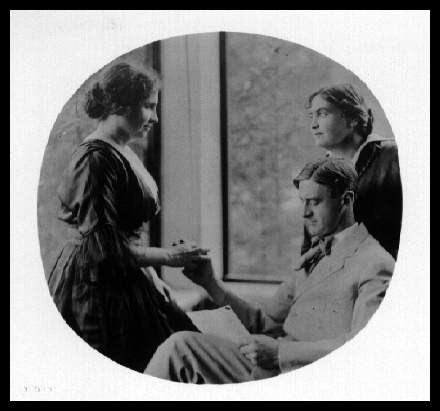 <a href=http://www.marxists.org/reference/archive/keller-helen/bio/1914.jpg> Helen Keller with friends </a href>