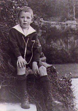 <a href=http://dnausers.d-n-a.net/cslewis/brochure1.html>C.S. Lewis as a young boy.</a>