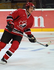 Dion on Team Canada (http://www.jatkoaika.com/albumit/album14/phaneuf_dion_can.jpg)