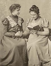 <a href=http://www.harvardmagazine.com/lib/04ja/images/0704_039_01.jpg>Helen and Ann Sullivan</a>