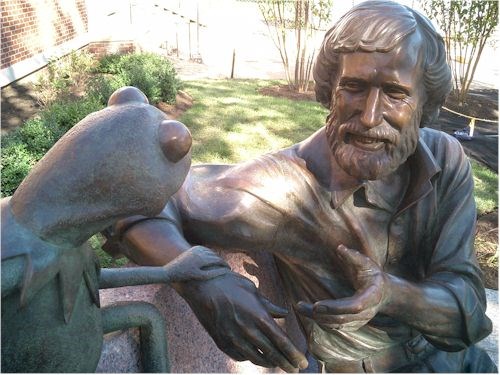 <a href=http://www.jimhensonlegacy.org/StatueCloseupweb.jpg>A Statue of Jim Henson and Kermit</a>