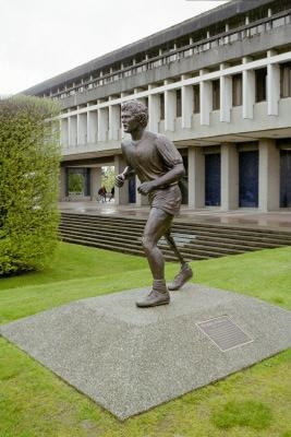 Terry Fox Statue (http://en.wikipedia.org/wiki/Image:Terry_fox_statue.jpg)