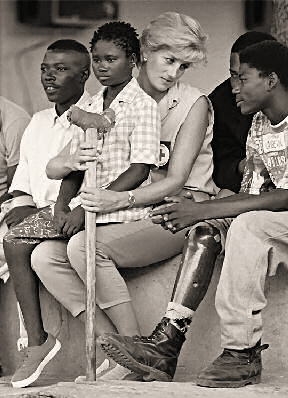 <a href=http://www.martinfrost.ws/htmlfiles/diana_landmine.jpg>Diana with survivors of antipersonnel mines</a href>
