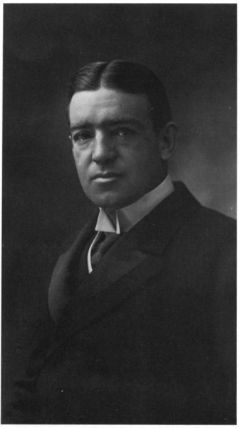 <a href=http://en.wikipedia.org/wiki/Image:Ernest_Henry_Shackleton_Nadar.jpg>Ernest Shackleton</a>