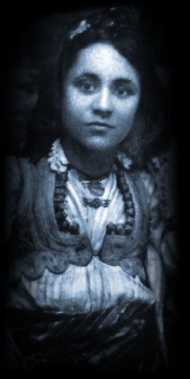 <a href=http://www.ewtn.com/motherteresa/young.jpg>Young Agnes Gonxha Bojaxhiu</a>