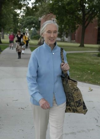 <a href=http://www.lib.drake.edu/_img/news/goodall_9073.jpg>Jane walking </a>