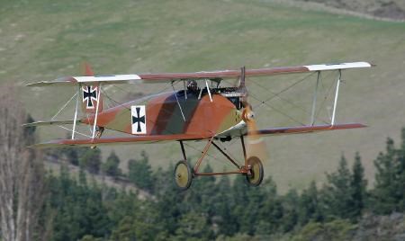 <a href=http://www.classicfighters.co.nz/ac/halberstadt/halberstadt_gc_29.jpg>Halberstadt</a>