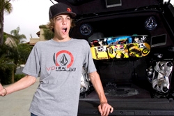 <a href=http://www.lat34.com/_/Photo/_/ryan_sheckler_01.jpg>Ryan Sheckler</a href>