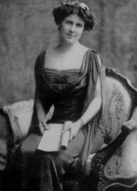 <a href=http://en.wikipedia.org/wiki/Image:Inez_milholland.JPG>Inez Milholland</a>