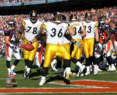 JEROME BETTIS SCORING A TOUCHDOWN (http://www.photofile.com/Photos/Photos_Of_The_Day/06_01_23/05BettisJeromeAFC01.jpg)