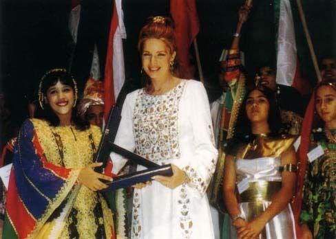 Queen Noor opens the 20th Arab Children Congress in Amman. 8 July 2000.