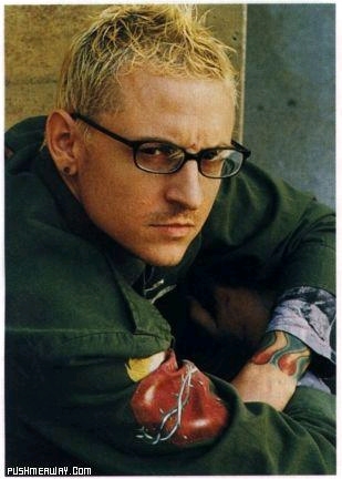 Chester Bennington after the release of Meteora (Pushmeaway.com)