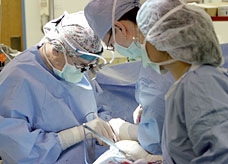 <a href=http://www.laheyheart.org/images/HeartVascularLungSurgery.jpg>Surgeons in scrubs conducting operation </a>