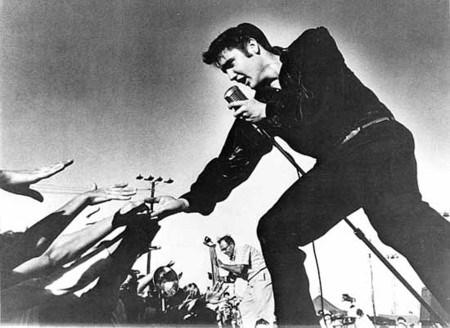 <a href=http://www.blavish.com/wp-content/uploads/2006/04/Elvis%20Presley.jpg>Elvis Presley</a>
