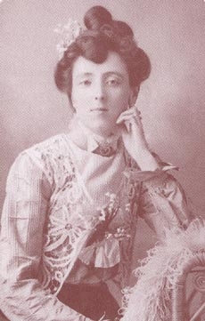 <a href=http://upload.wikimedia.org/wikipedia/en/2/23/LMM_I.jpg>Lucy Maud Montgomery</a>
