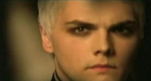  (http://images.google.com/images?q=Gerard+way+&ndsp=20&svnum=10&um=1&hl=en&safe=active&start=80&sa=N)
