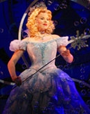 <a href=http://www.musicalschwartz.com/images/wicked-los-angeles-megan-hilty-as-glinda.jpg>Megan Hilty as Glinda in Wicked</a>