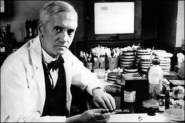 <a href=http://herbarium.usu.edu/fungi/FunFacts/Fleming.jpg>Alexander Fleming</a>