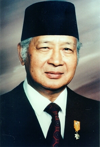  (johannah.files.wordpress.com/2007/06/soeharto.jpg)